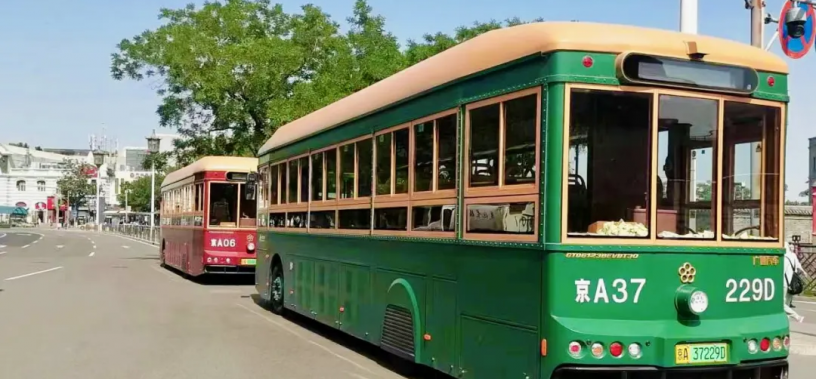 Gree Altairnano New Energy’s Vintage Bus Entering Beijing